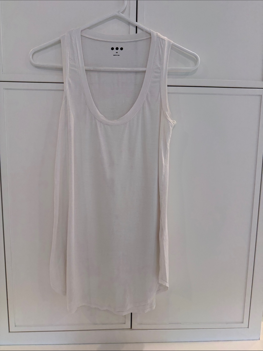 Three Dots white Women's Scoop Neck long tank. Size XS. Like new condition.
